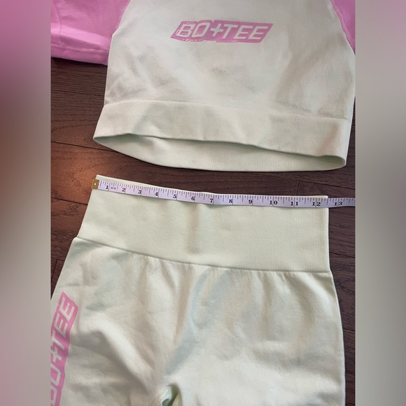 Gym Set - Crop Top and Shorts M - Picture 7 of 10